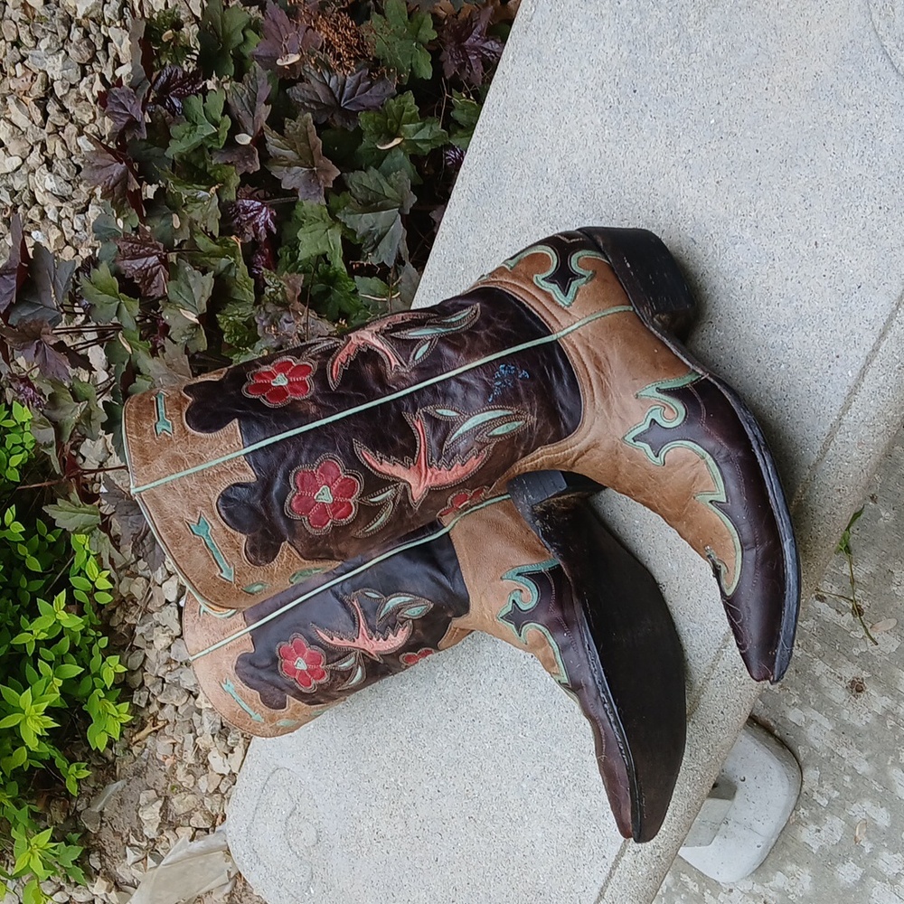 Old Gringo Two-Tone Brown Floral Embroidered Heeled Cowboy Boots - Picture 4 of 16